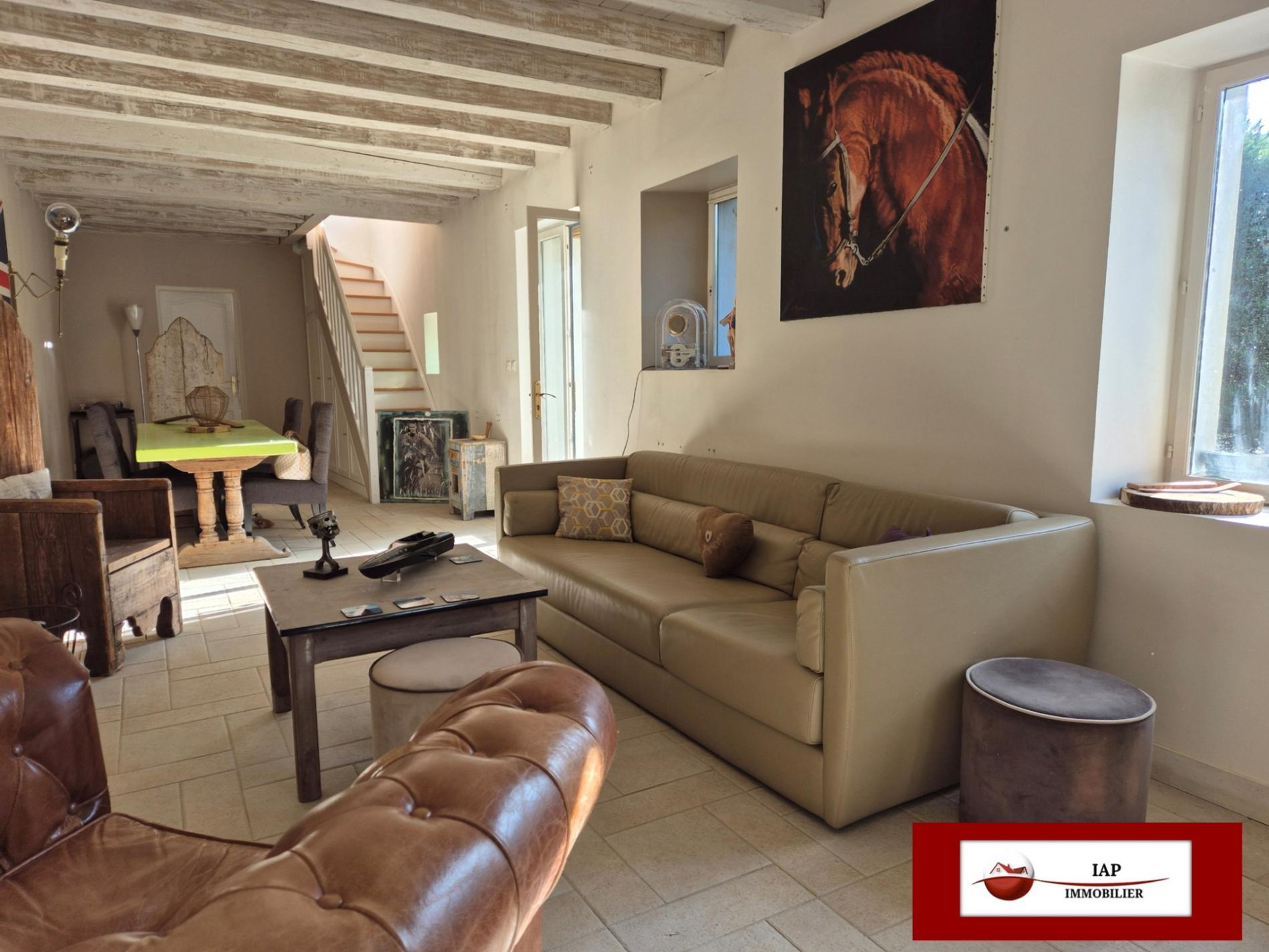 MAISON ANCIENNE OUVRANT SUR TERRASSE ET PETIT JARDIN SUD