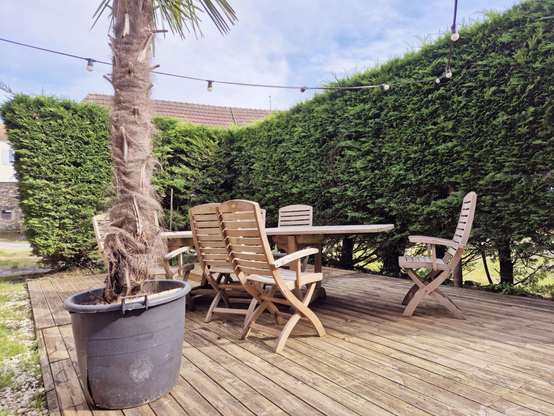 MAISON ANCIENNE OUVRANT SUR TERRASSE ET PETIT JARDIN SUD