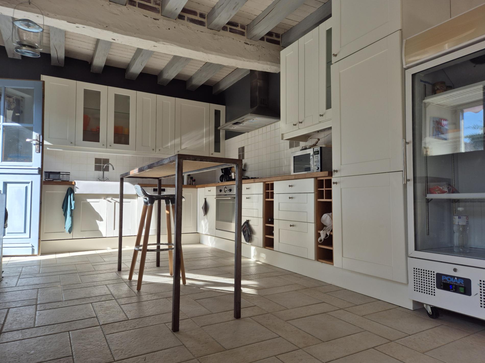 MAISON ANCIENNE OUVRANT SUR TERRASSE ET PETIT JARDIN SUD