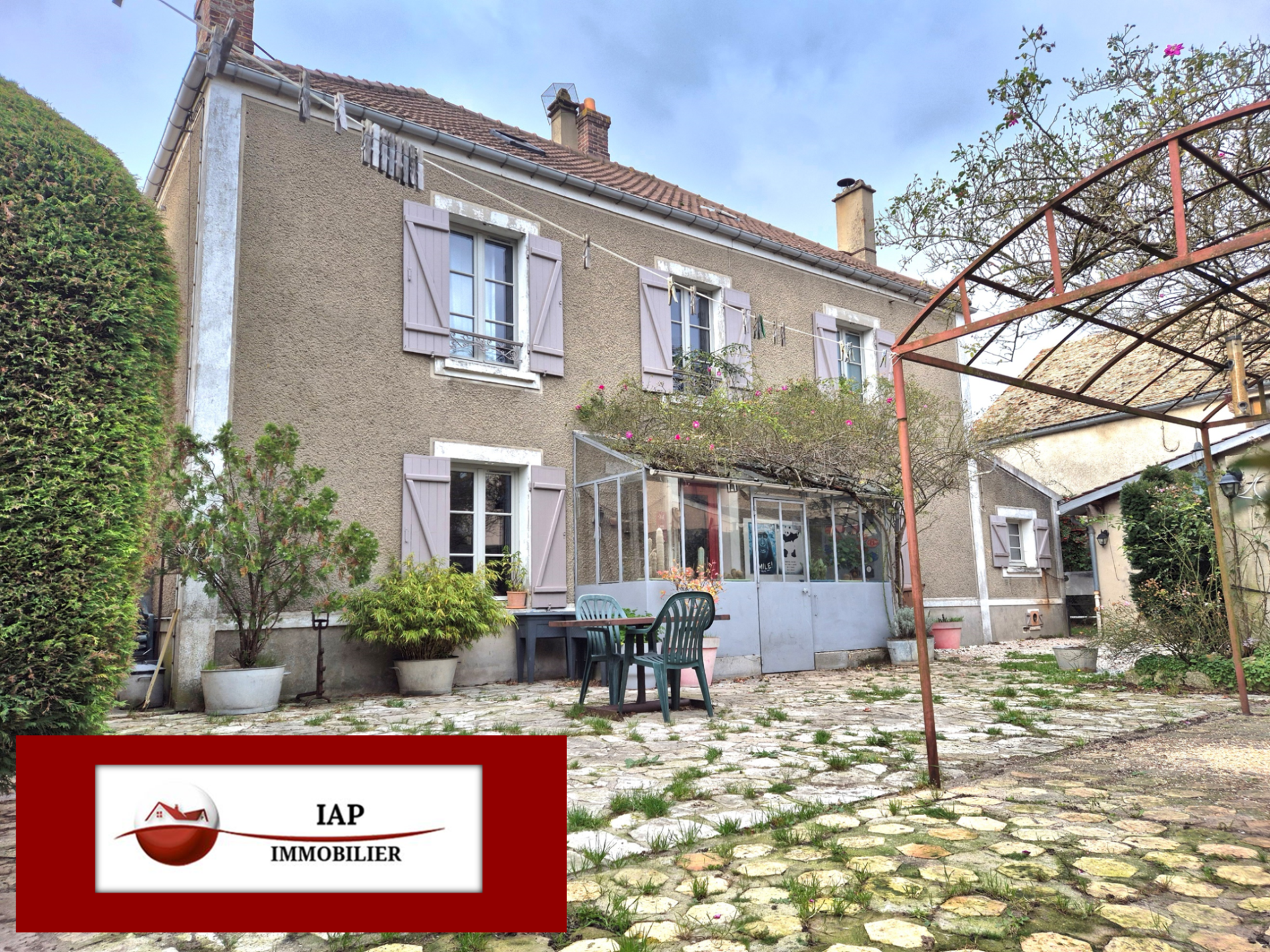 MAISON ANCIENNE. VOLUMES AGREABLES.