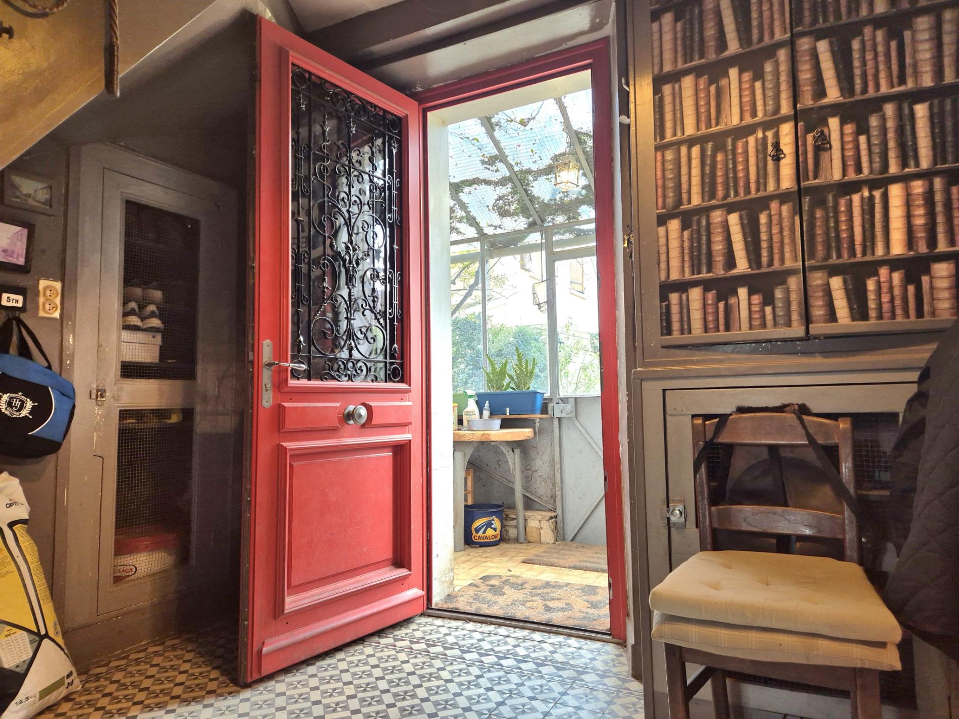 MAISON ANCIENNE. VOLUMES AGREABLES.