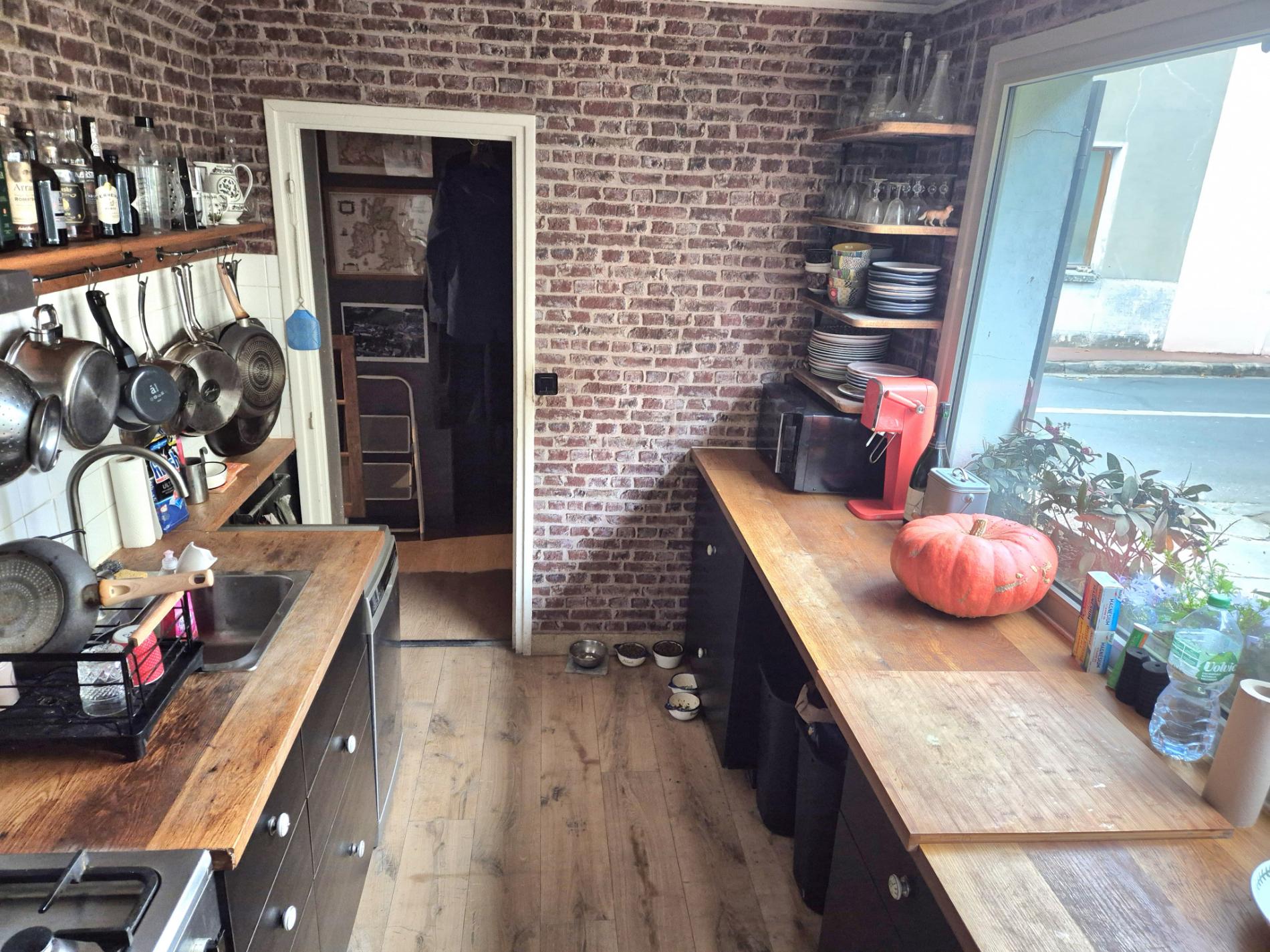 MAISON ANCIENNE. VOLUMES AGREABLES.