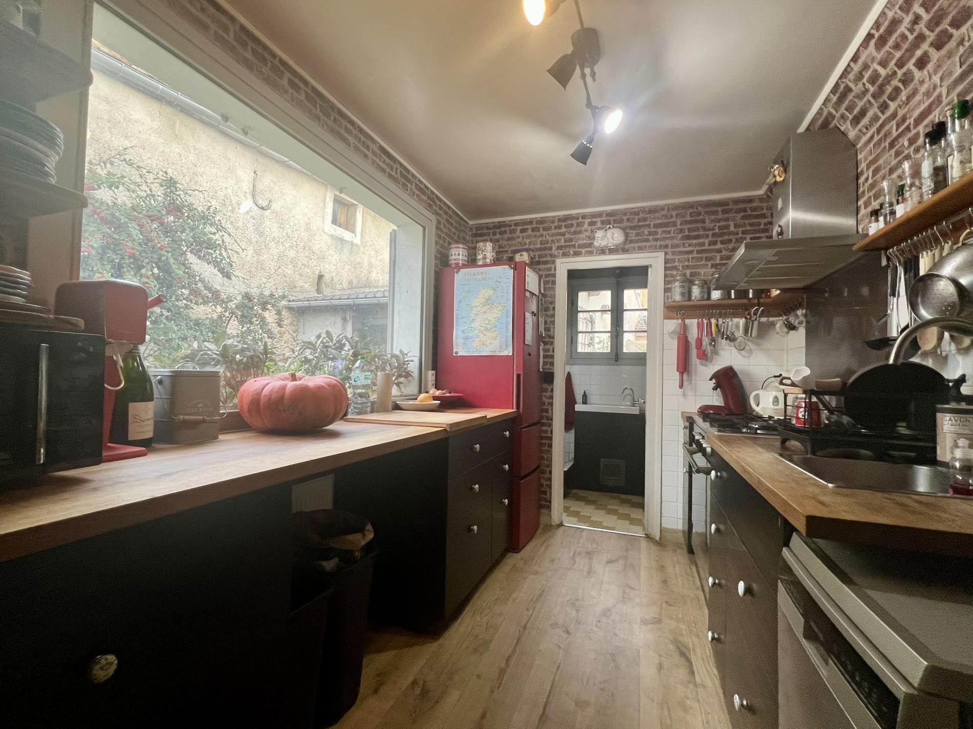 MAISON ANCIENNE. VOLUMES AGREABLES.