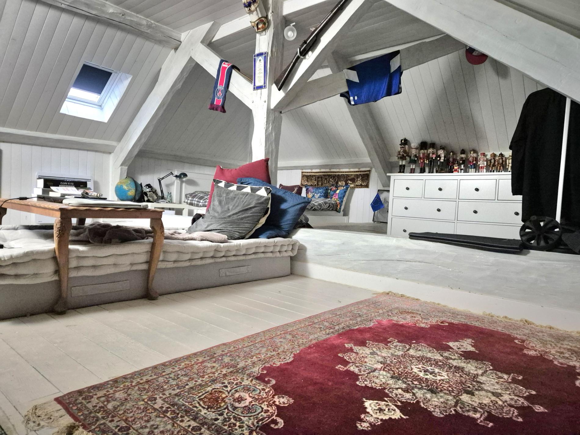 MAISON ANCIENNE. VOLUMES AGREABLES.