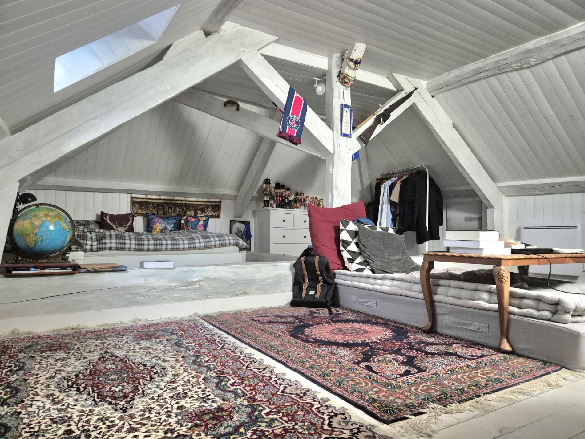 MAISON ANCIENNE. VOLUMES AGREABLES.