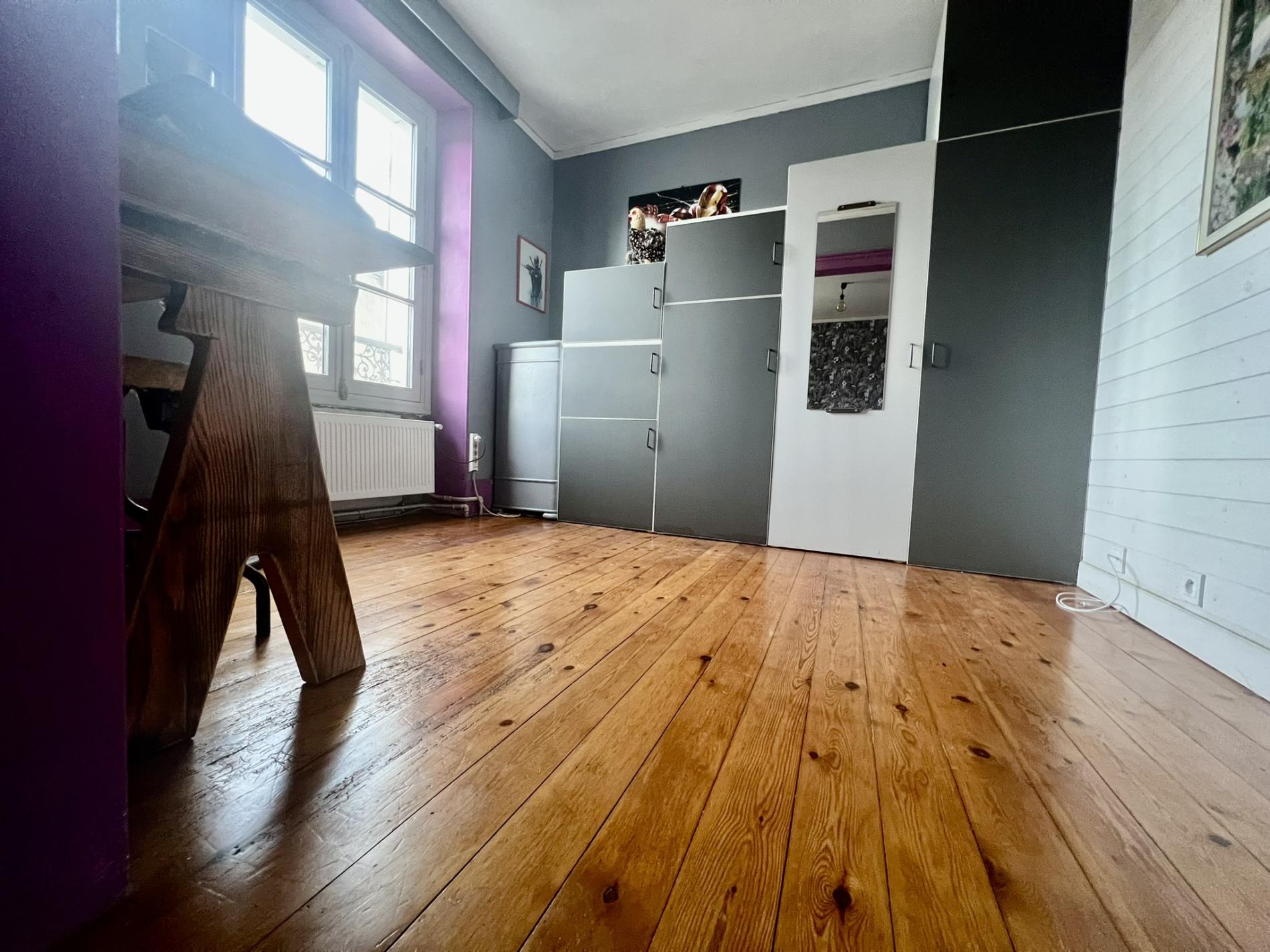 MAISON ANCIENNE. VOLUMES AGREABLES.