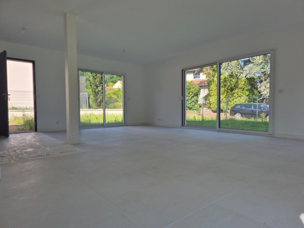 FRAIS DE NOTAIRE REDUITS.   MAISON NEUVE DE 2024, CENTRE VILLE de MONTFORT L'AMAURY A PIED