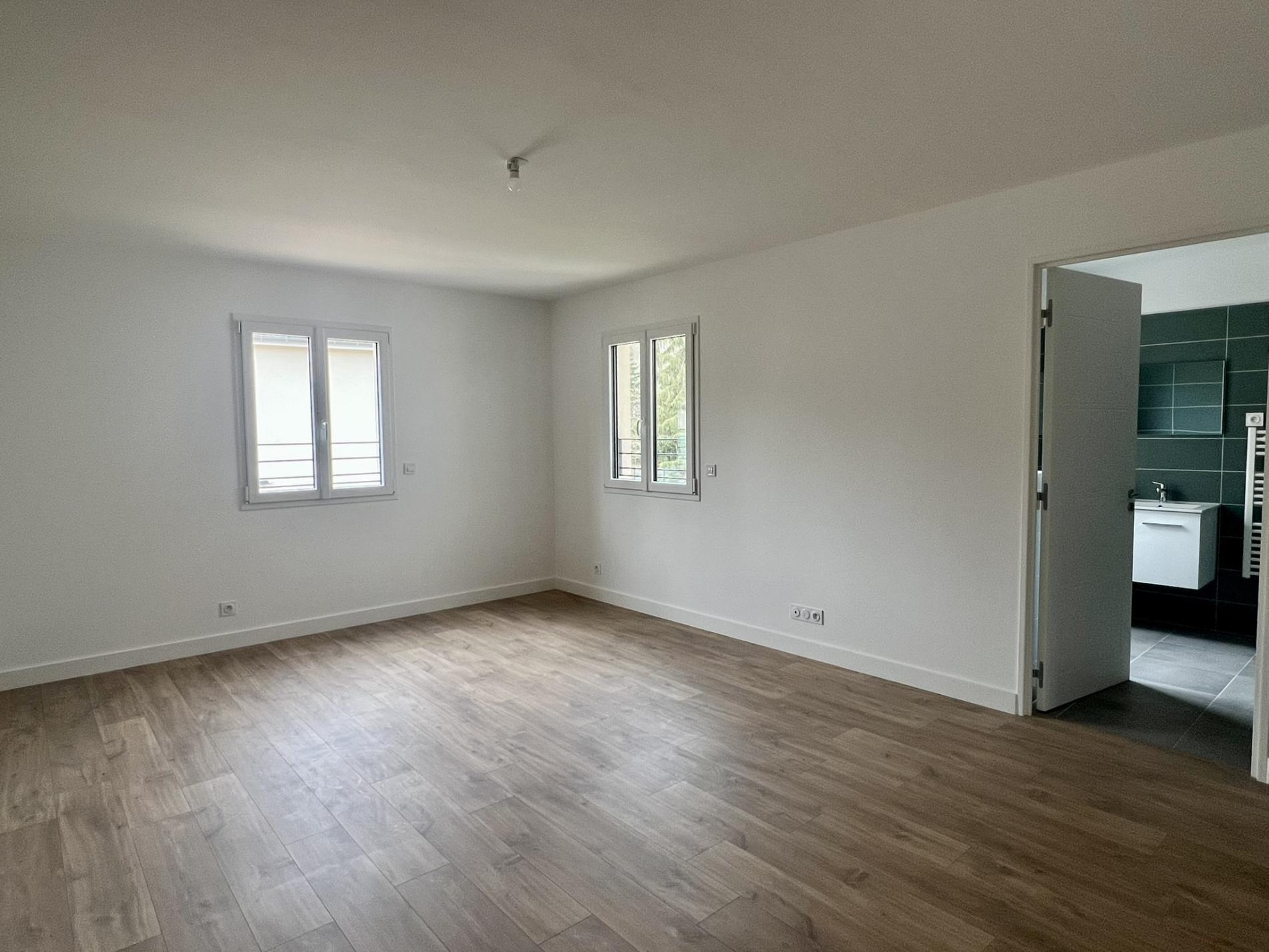 FRAIS DE NOTAIRE REDUITS.   MAISON NEUVE DE 2024, CENTRE VILLE de MONTFORT L'AMAURY A PIED