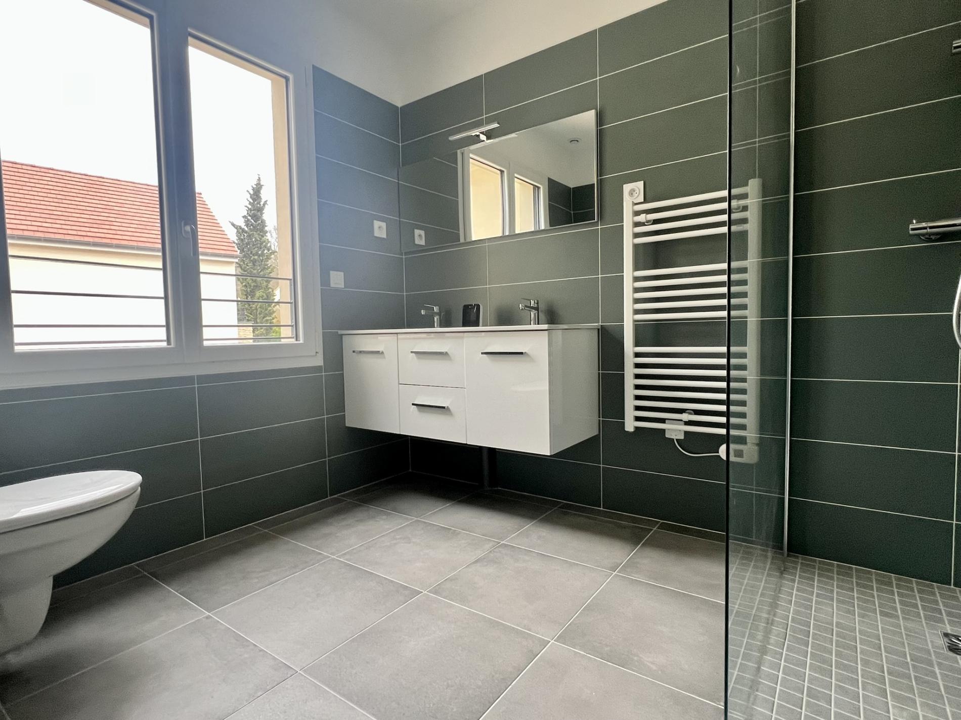 FRAIS DE NOTAIRE REDUITS.   MAISON NEUVE DE 2024, CENTRE VILLE de MONTFORT L'AMAURY A PIED