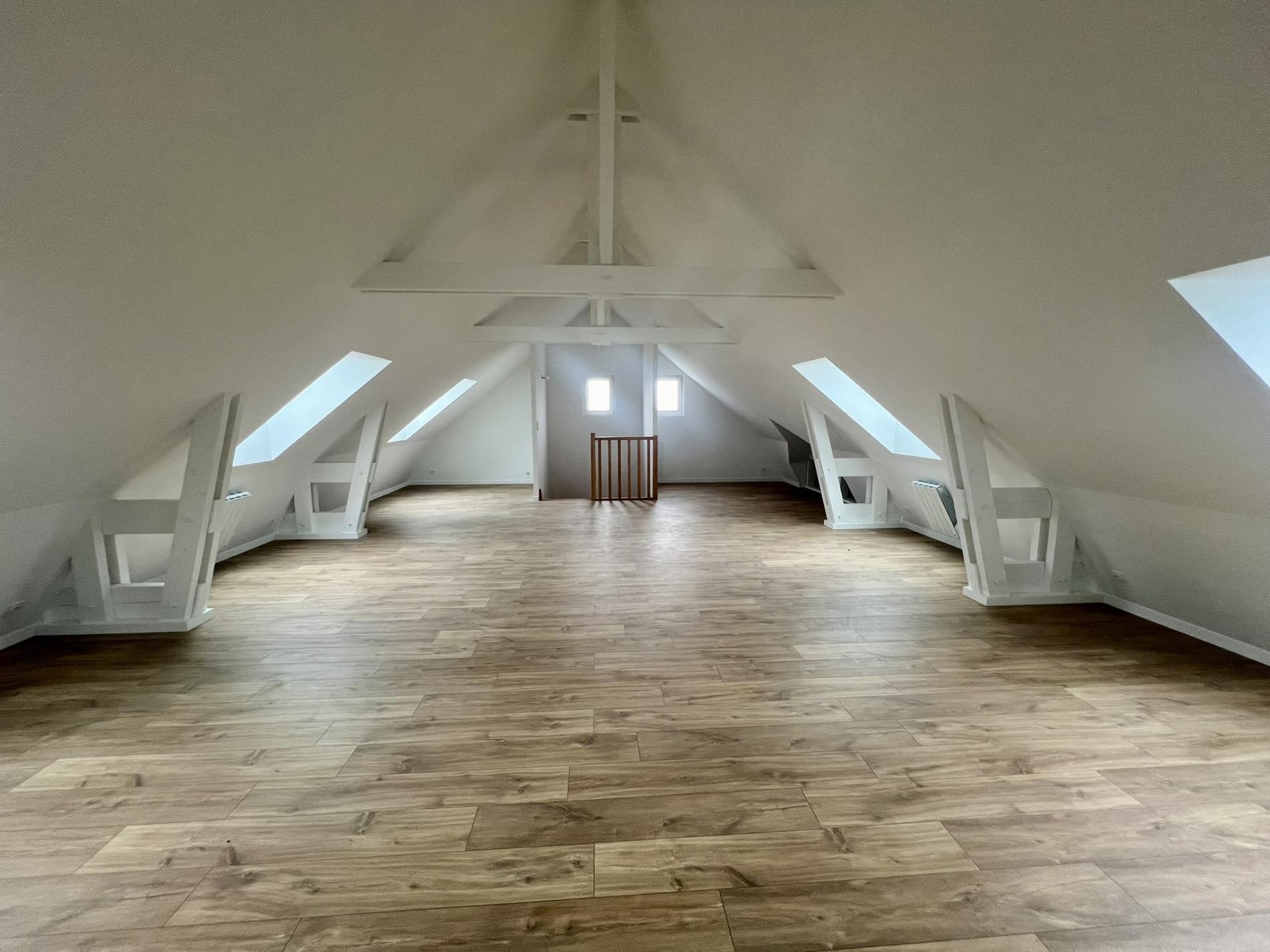 FRAIS DE NOTAIRE REDUITS.   MAISON NEUVE DE 2024, CENTRE VILLE de MONTFORT L'AMAURY A PIED