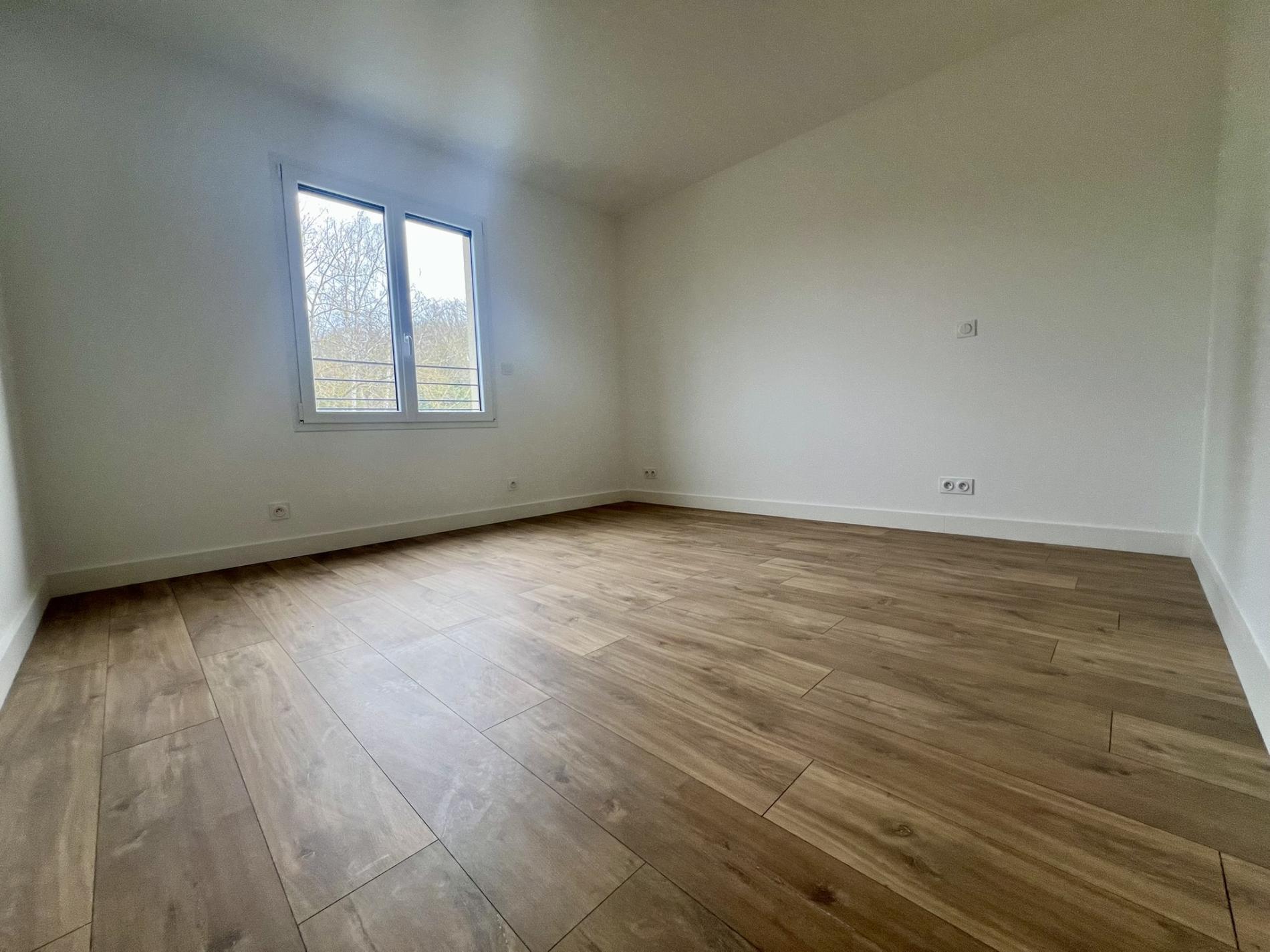 FRAIS DE NOTAIRE REDUITS.   MAISON NEUVE DE 2024, CENTRE VILLE de MONTFORT L'AMAURY A PIED