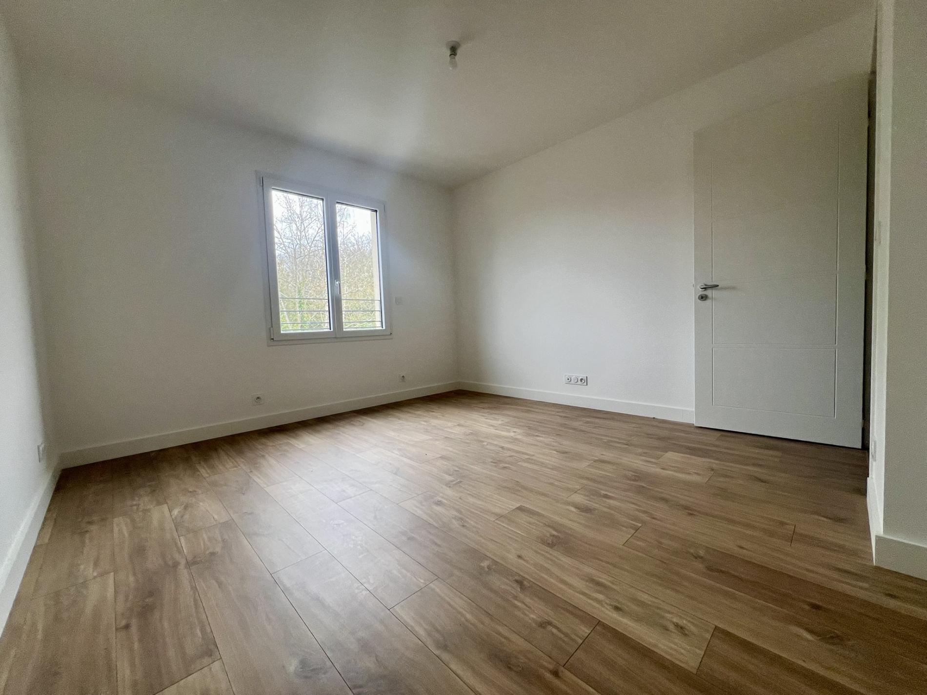 FRAIS DE NOTAIRE REDUITS.   MAISON NEUVE DE 2024, CENTRE VILLE de MONTFORT L'AMAURY A PIED