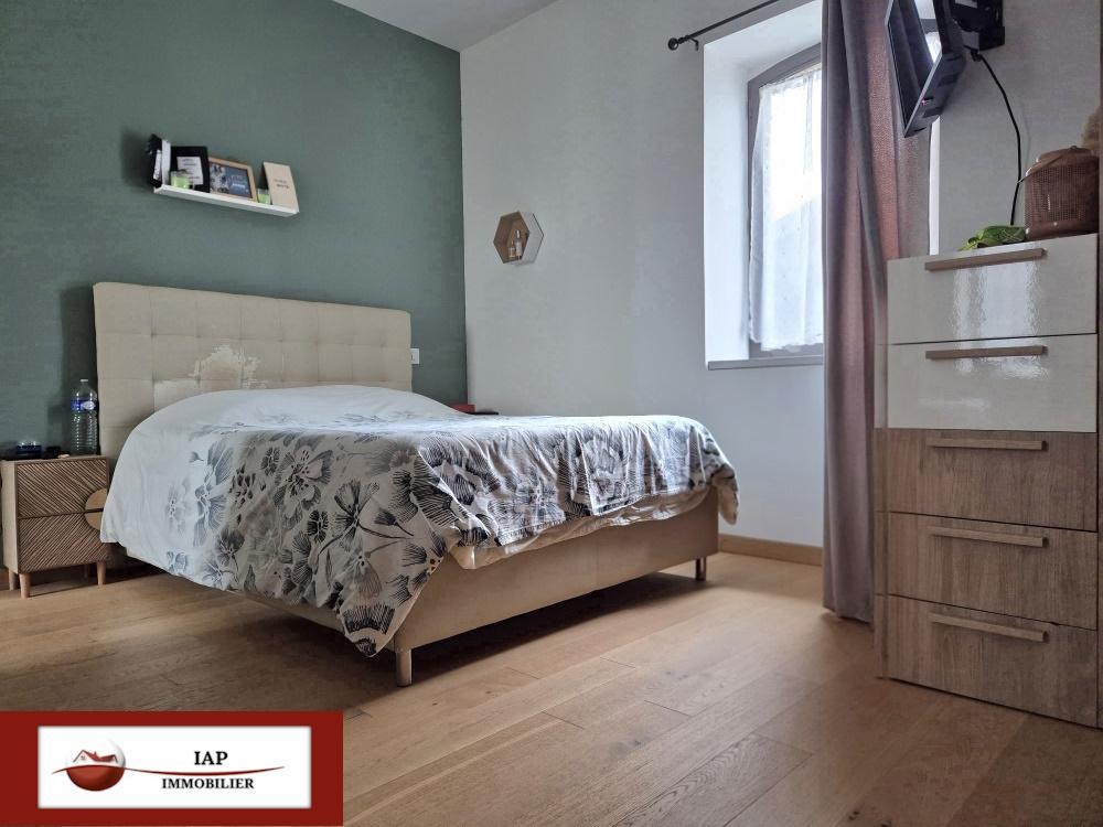 Belle ancienne en cœur de village