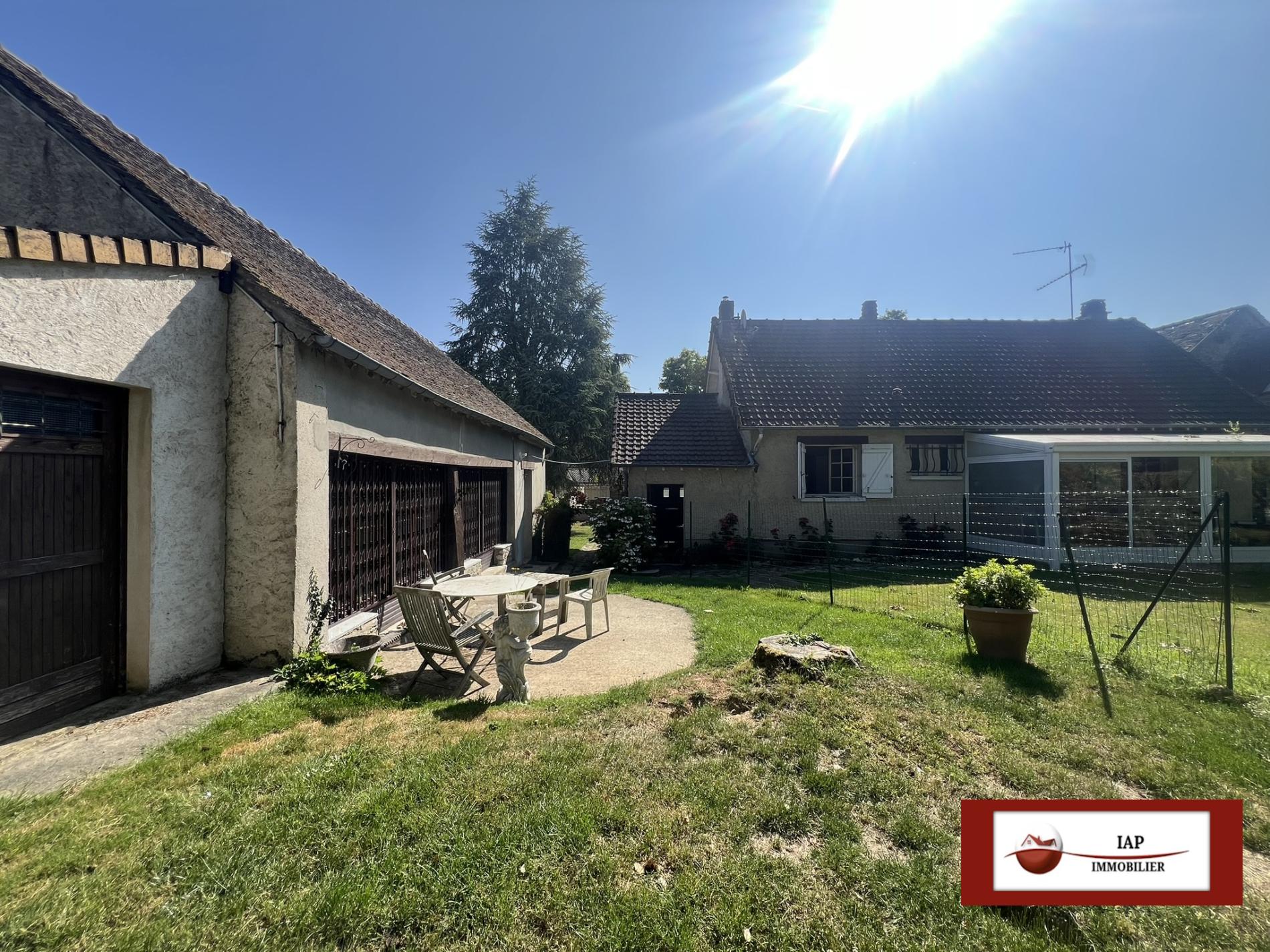 EXCLUSIVITE. ENSEMBLE DE 2 MAISONS. ORGERUS TOUT A PIED SUR 671 M2