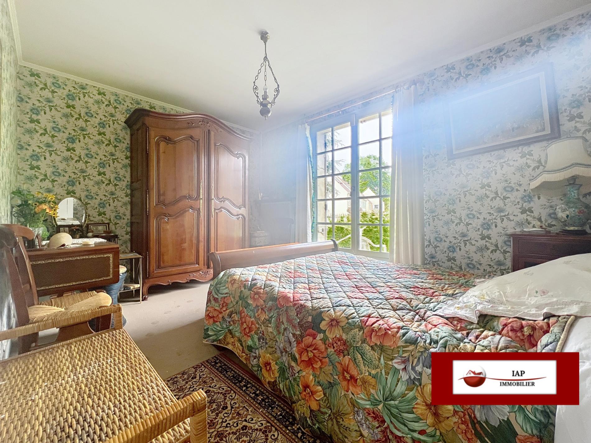 EXCLUSIVITE. ENSEMBLE DE 2 MAISONS. ORGERUS TOUT A PIED SUR 671 M2