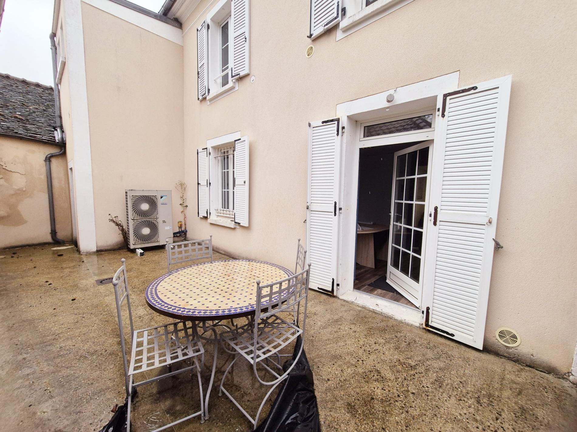 LOCAL COMMERCIAL ORGERUS CENTRE