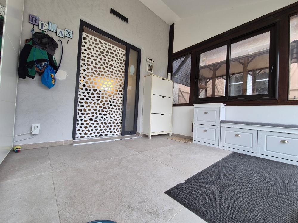 IDEALEMENT SITUEE AU CENTRE DU VILLAGE / AU CALME