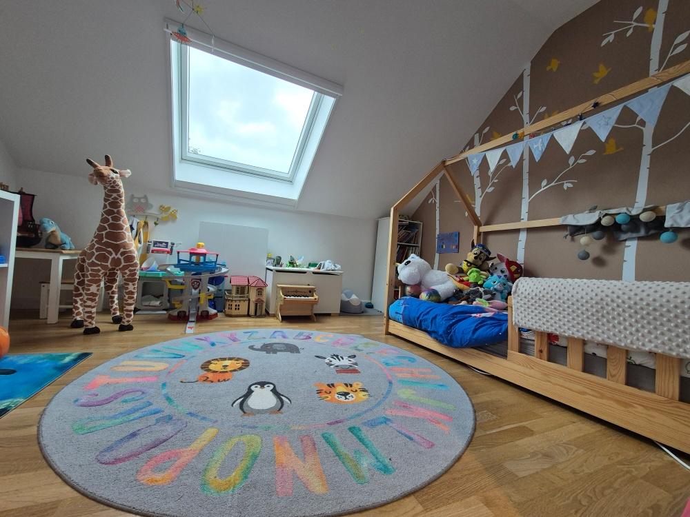 IDEALEMENT SITUEE AU CENTRE DU VILLAGE / AU CALME