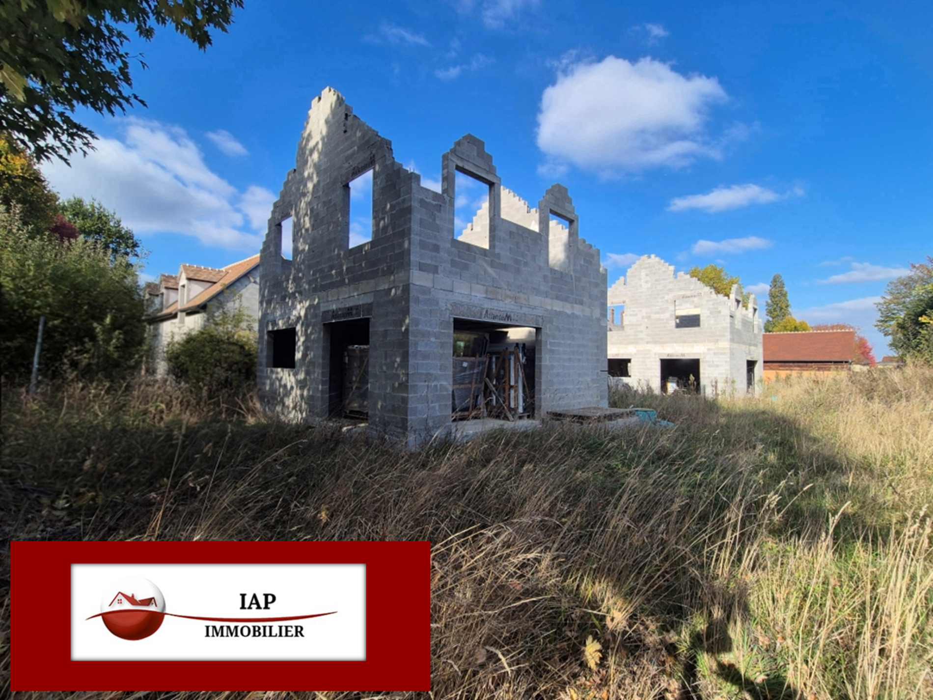 4 MAISONS A TERMINER IDEALEMENT SITUEES AU CENTRE DU VILLAGE / AU CALME