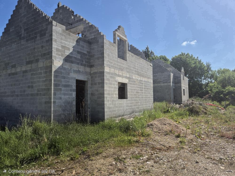 4 MAISONS A TERMINER IDEALEMENT SITUEES AU CENTRE DU VILLAGE / AU CALME