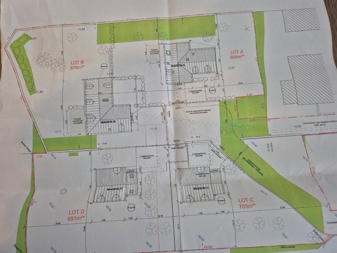 4 MAISONS A TERMINER IDEALEMENT SITUEES AU CENTRE DU VILLAGE / AU CALME