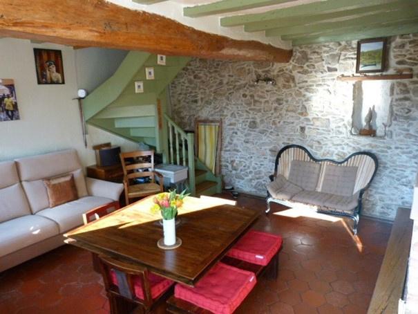 SECTEUR THOIRY. MAISON EN PIERRE  AU CALME ABSOLU