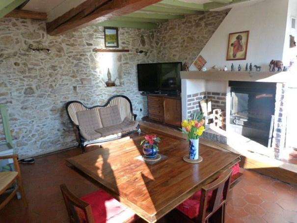 SECTEUR THOIRY. MAISON EN PIERRE  AU CALME ABSOLU