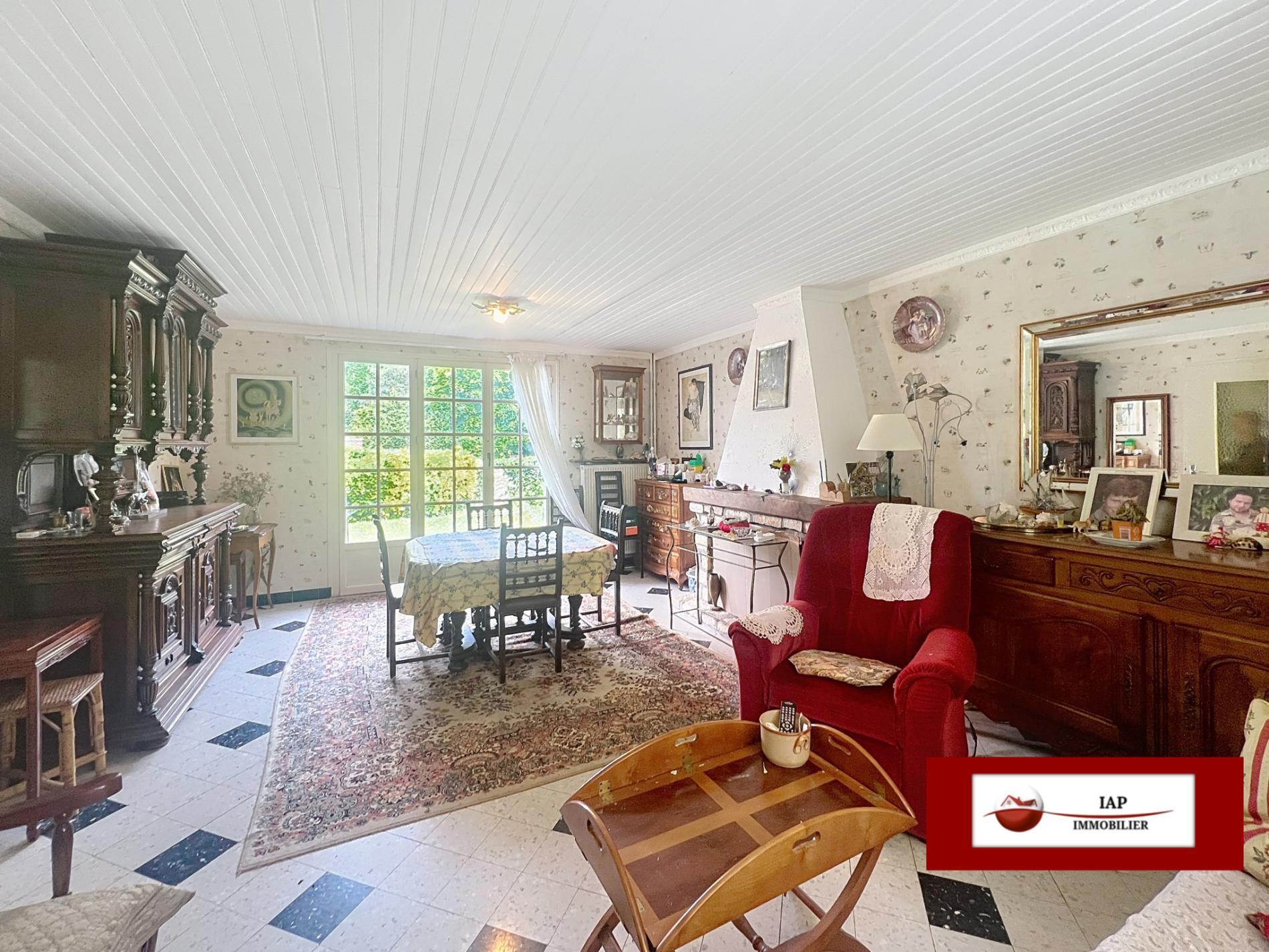 EXCLUSIVITE. ENSEMBLE DE 2 MAISONS. ORGERUS TOUT A PIED SUR 671 M2