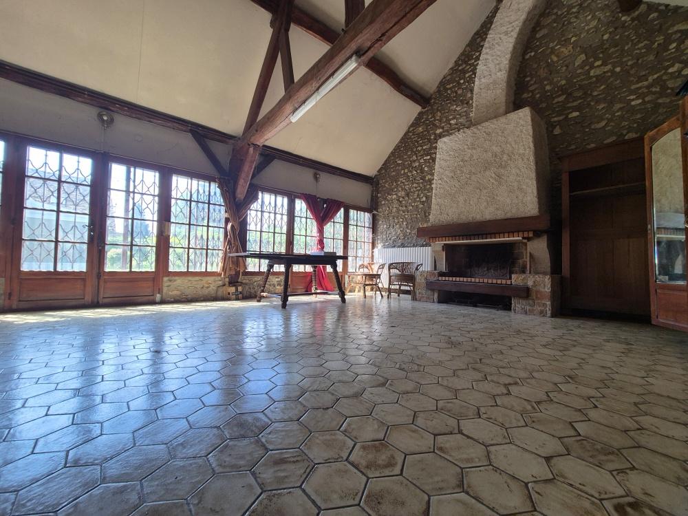 EXCLUSIVITE. ENSEMBLE DE 2 MAISONS. ORGERUS TOUT A PIED SUR 671 M2
