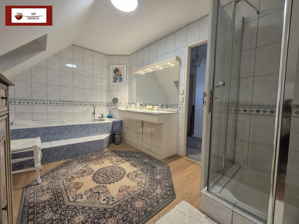 MAISON FAMILIALE DE CONSTRUCTION TRADITIONELLE SUR SOUS-SOL TOTAL