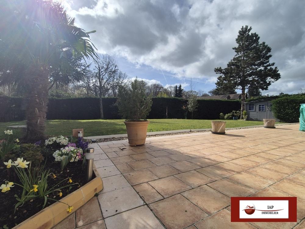 MAISON FAMILIALE DE CONSTRUCTION TRADITIONELLE SUR SOUS-SOL TOTAL