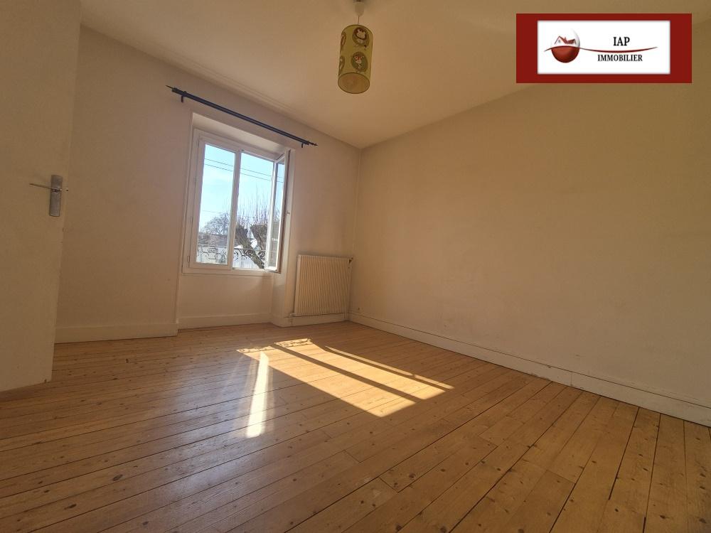 MAISON DE VILLE AVEC PETITE TERRASSE