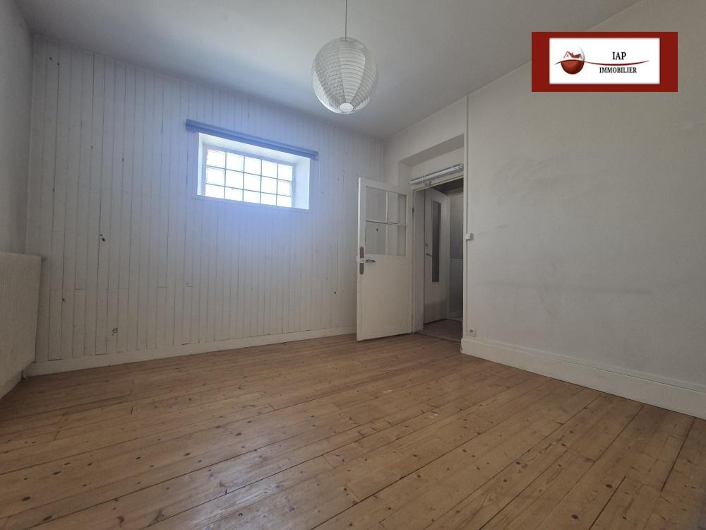 MAISON DE VILLE AVEC PETITE TERRASSE