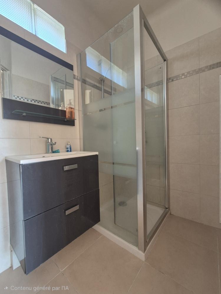 MAISON DE VILLE AVEC PETITE TERRASSE