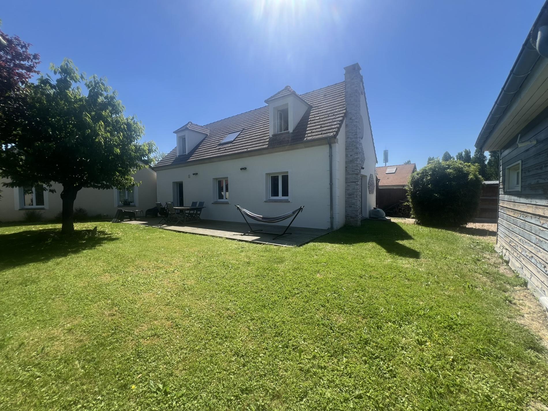 MAISON FAMILIALE SPACIEUSE ET LUMINEUSE