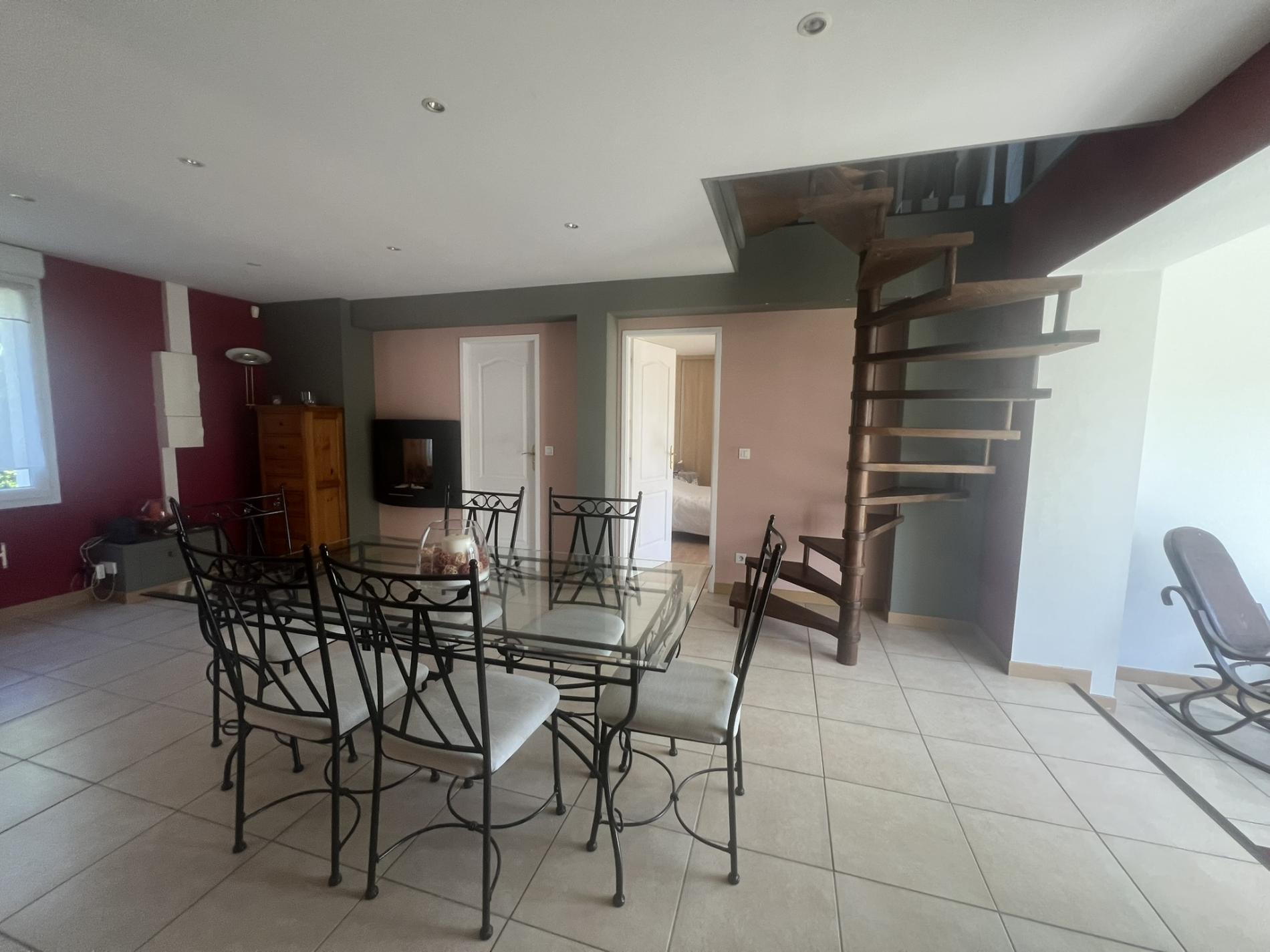 MAISON FAMILIALE SPACIEUSE ET LUMINEUSE