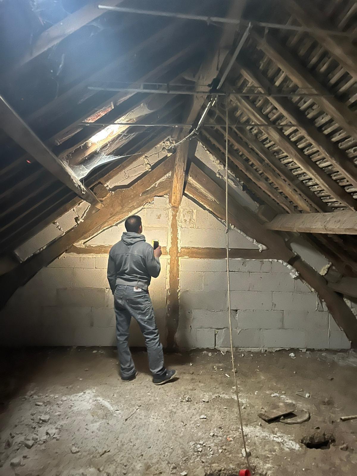 A 2 Kms d'ORGERUS MAISON à RENOVER ISSUE DE LA DIVISION D'UN CORPS DE FERME