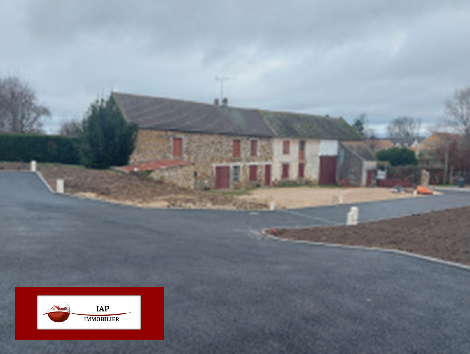 A 2 Kms d'ORGERUS MAISON à RENOVER ISSUE DE LA DIVISION D'UN CORPS DE FERME