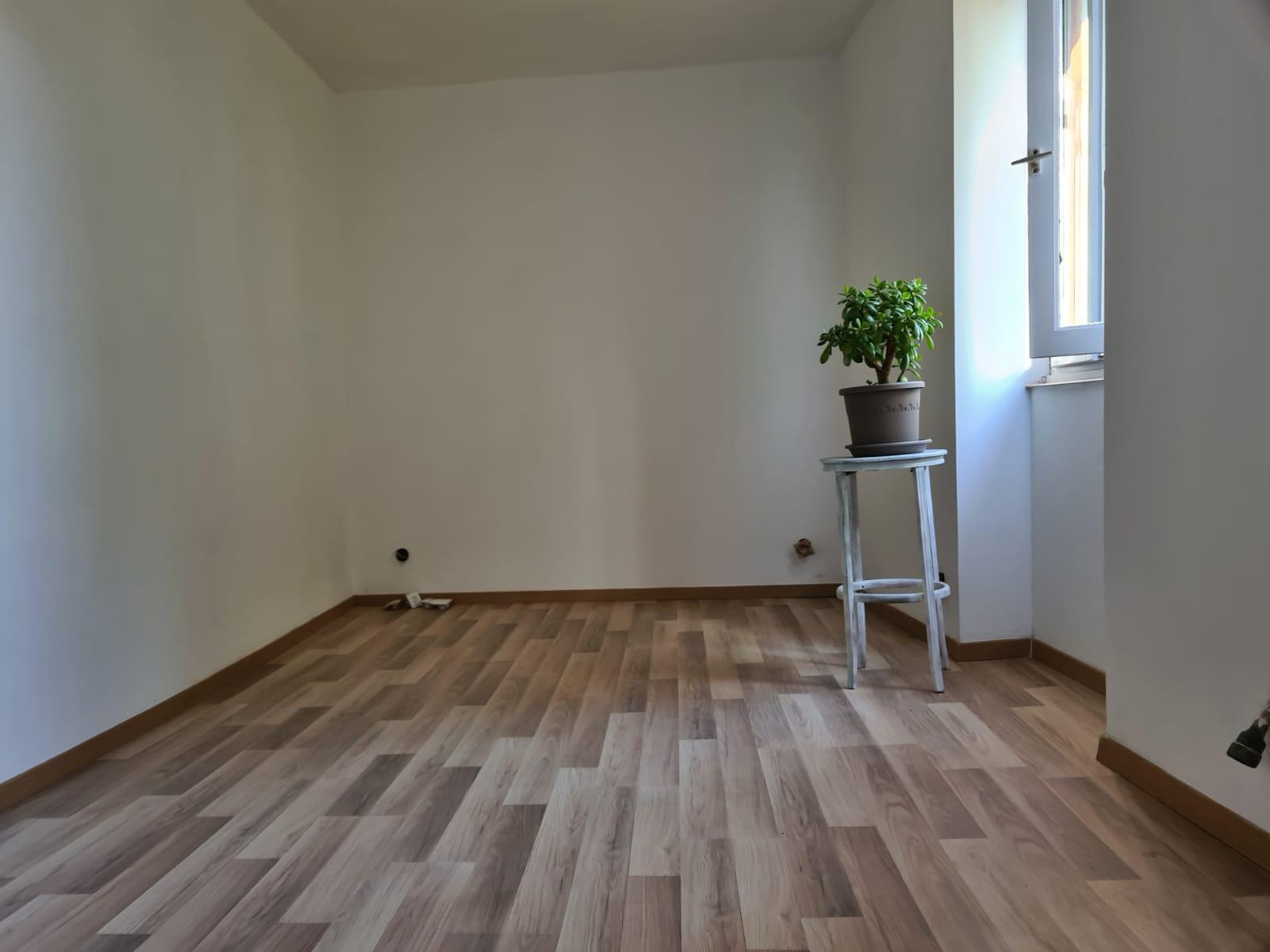MAISON ANCIENNE SUR 390 M2 DE TERRAIN CLOS /  GARE ET COMMERCES 3 KMS