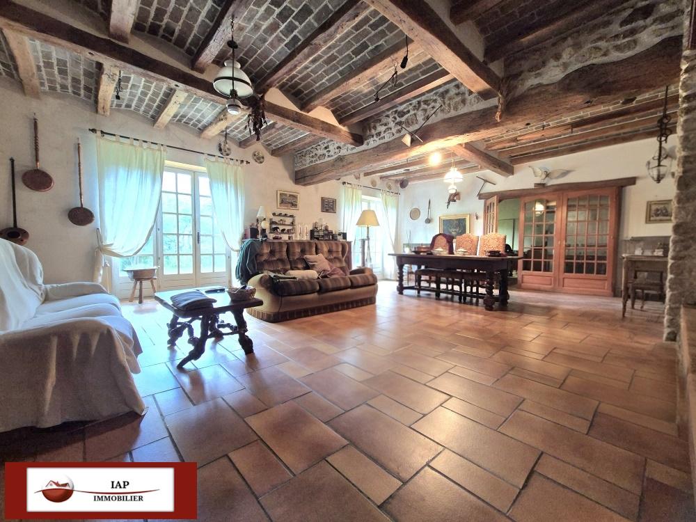 Maison ancienne de caractère avec dépendances