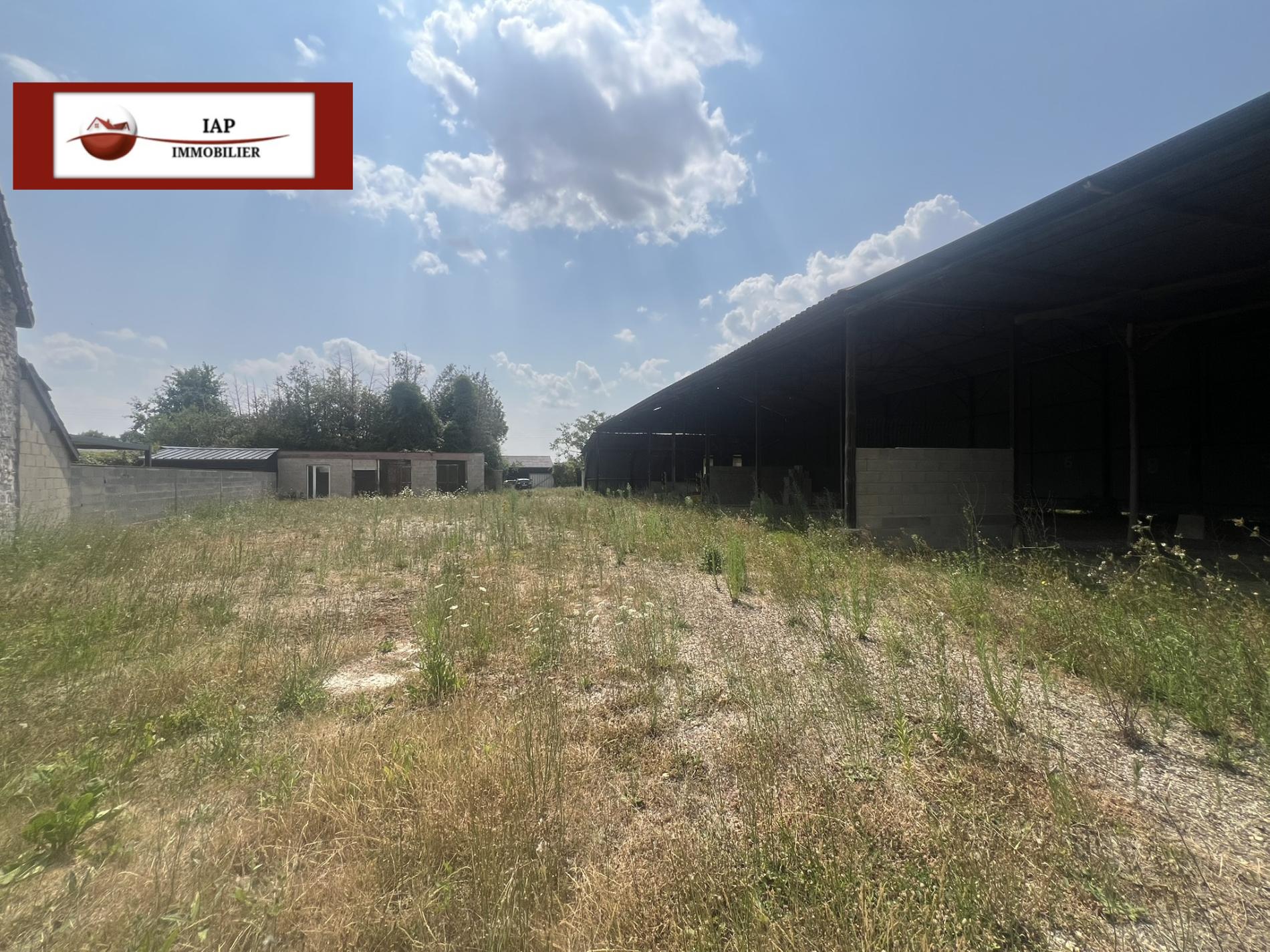 Terrain constructible avec hangar à Longnes